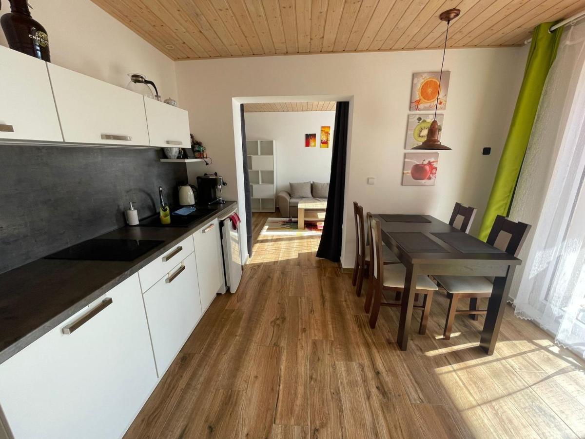 Apartman 7 Stozec Luaran gambar